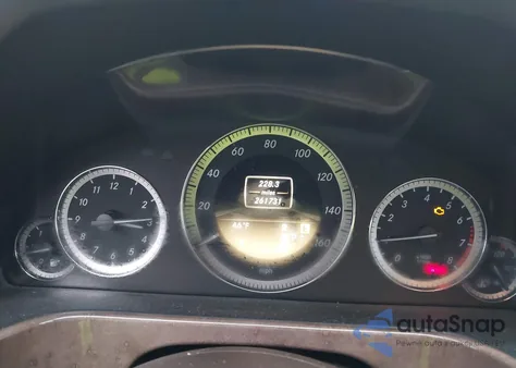 2011 Mercedes-Benz E 350 4Matic z USA, uszkodzony, nr VIN WDDHF8HB8BA503011